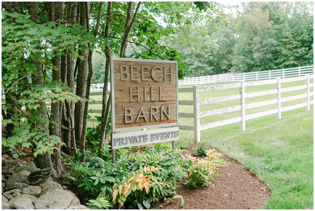 rusticmainebarnweddinginpittstonmainebyrachelcampbellphotography