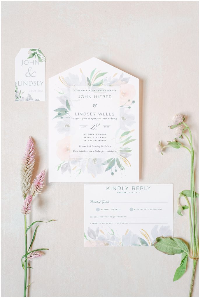 rusticmainebarnweddinginpittstonmainebyrachelcampbellphotography