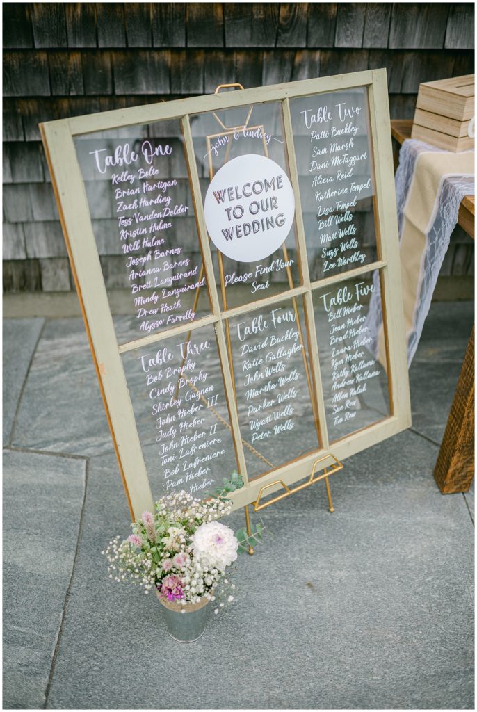 rusticmainebarnweddinginpittstonmainebyrachelcampbellphotography