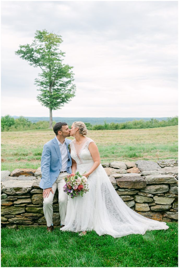 rusticmainebarnweddinginpittstonmainebyrachelcampbellphotography