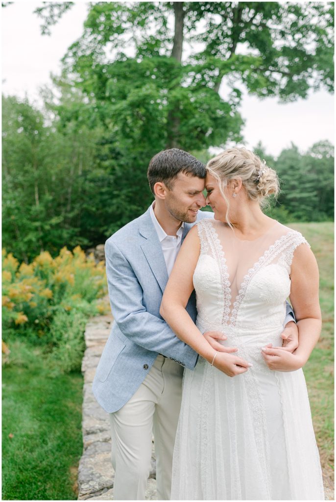 rusticmainebarnweddinginpittstonmainebyrachelcampbellphotography