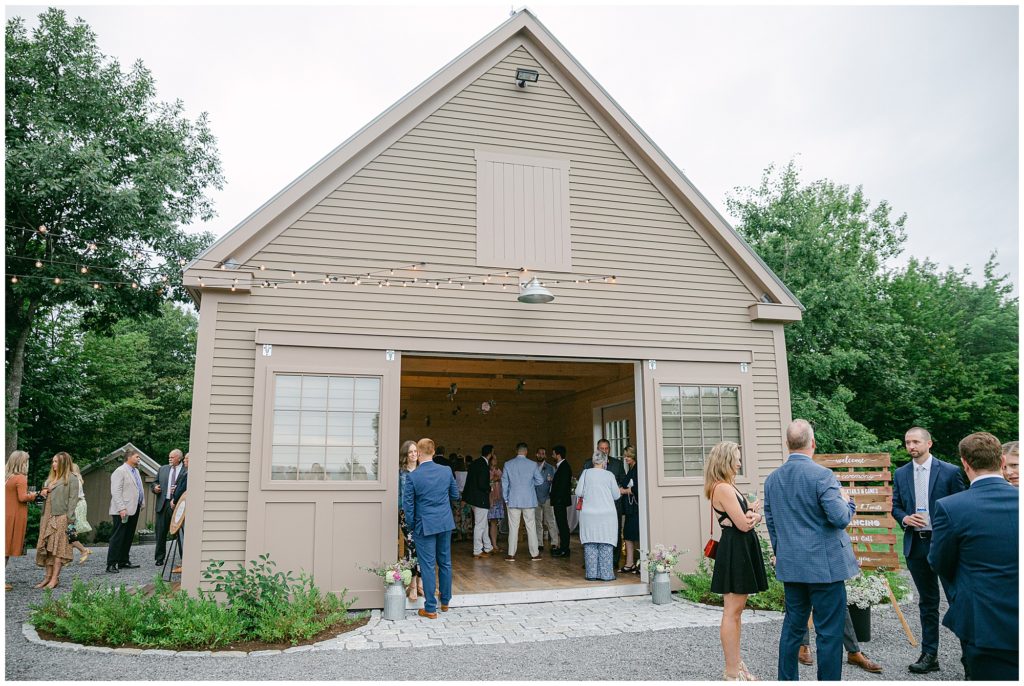 rusticmainebarnweddinginpittstonmainebyrachelcampbellphotography